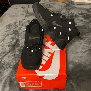 Nike Air Barrage Mid - Black - Size 10